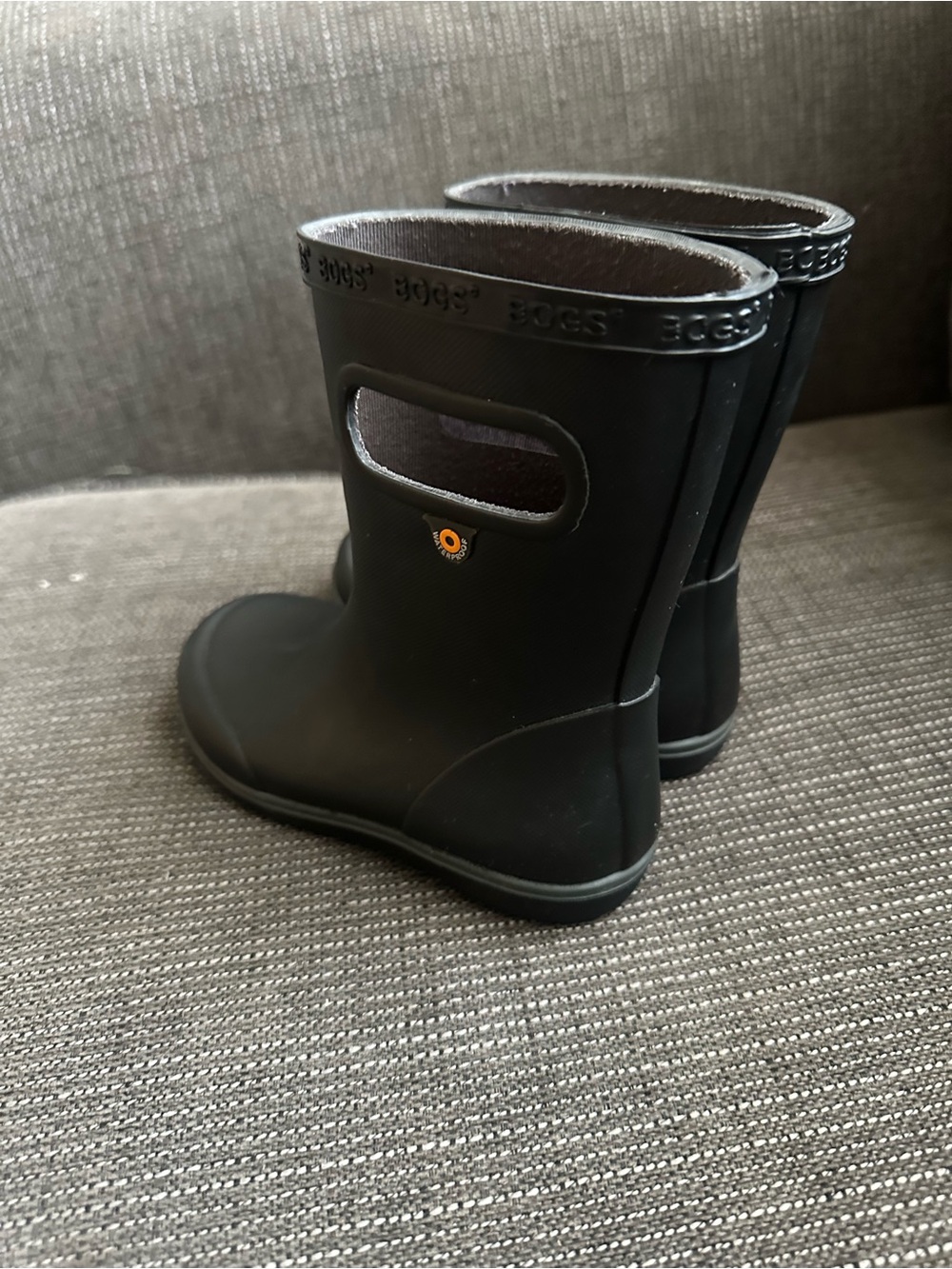 Kids Black Waterproof Pull-On Rain Boots with Easy-Grip Handles size 9 - Picture 3 of 4